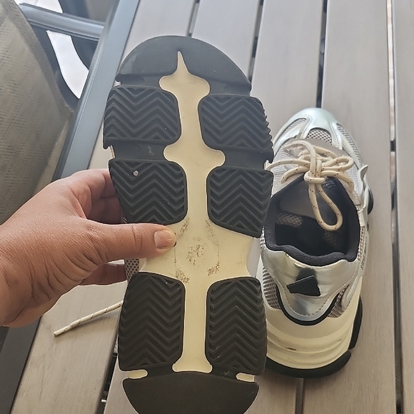 Steve Madden Stylish Metallic and Beige Sneakers - Picture 6 of 10